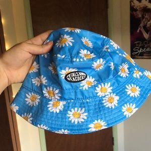 blue petals and peacocks bucket hat, daisy print